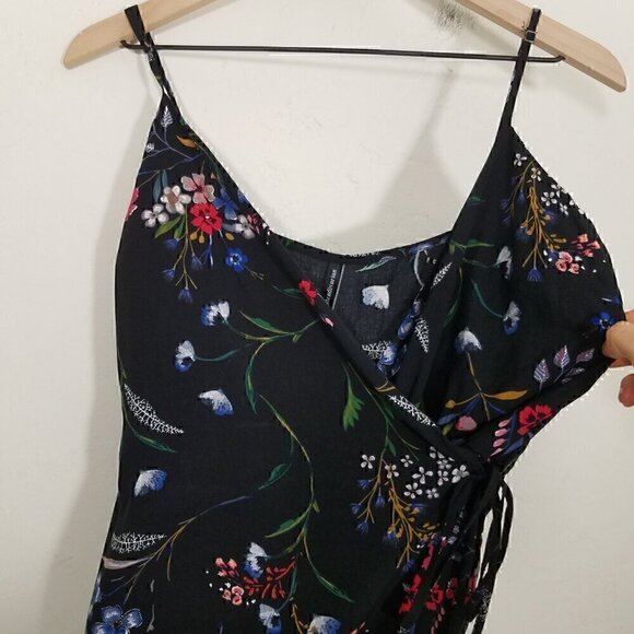 NWT Stradivarius Wrap Jumpsuit Black Floral Size S - Picture 2 of 8